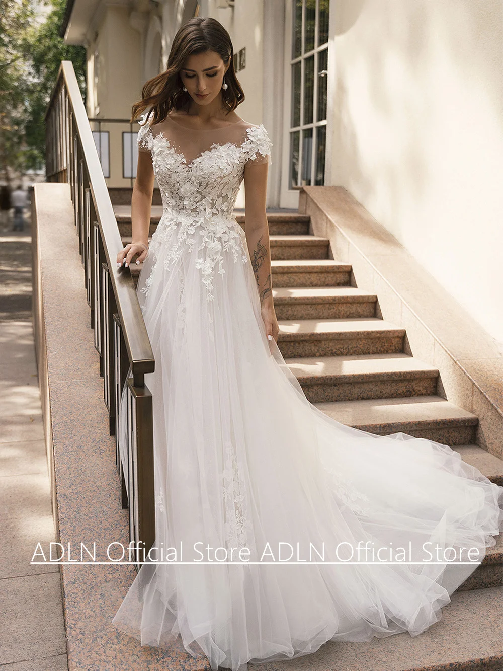 Woman Wedding Dress Customized Cap Sleeve Scoop Neck Lace Applique Sweep Train Illusion Back Buttons Princess Bridal Gown 3