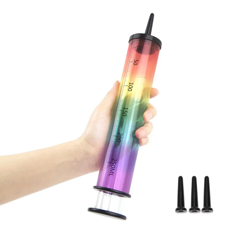 Yalangoch holda raqs tushmoqda