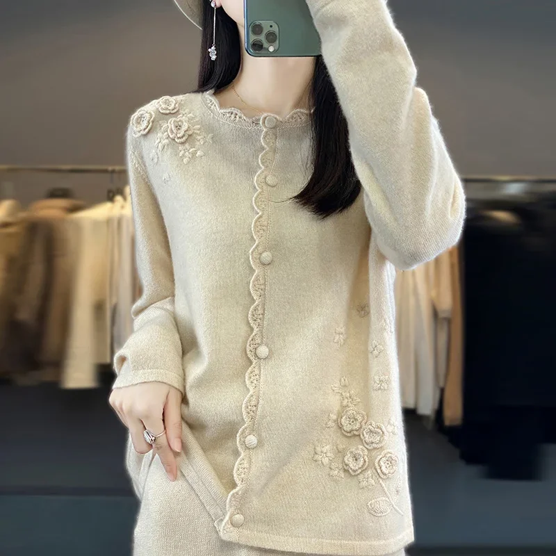 

Handmade crocheted round neck loose wool cashmere sweater women's autumn and winter age-reducing coat