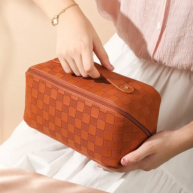 Nova Bolsa de Maquiagem Multifuncional: Acompanhe a Tendência da Moda e Pratique