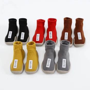 2024 아기 첫 번째 신발, 유아 워커, 유아 소년 소녀, 어린이 고무 부드러운 밑창 바닥 맨발 캐주얼 신발, 미끄럼 방지 니트 부티 상품 이미지