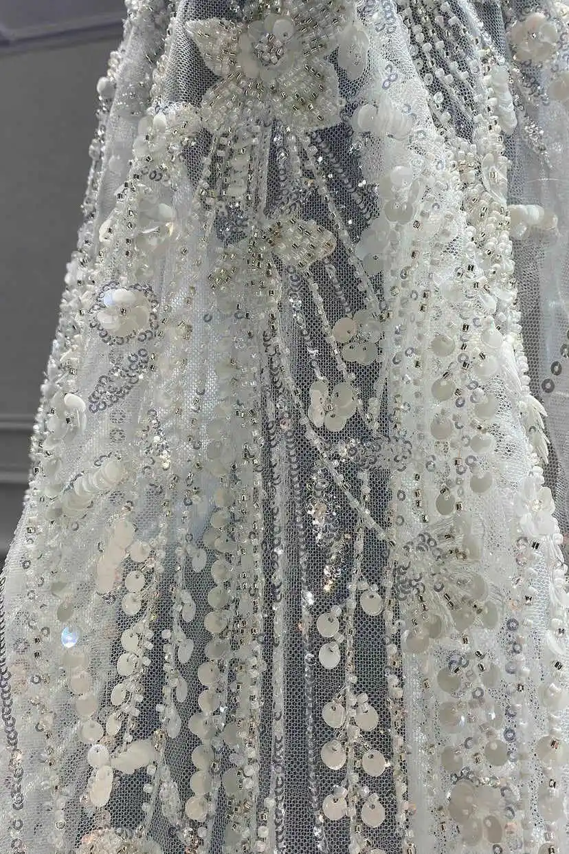 Bridal Veil Luxury Elegant Wedding Veils One Layer Tulle Appliques Lace Tulle Sequins Bridal Veil Cut Edge Customized Length Veils