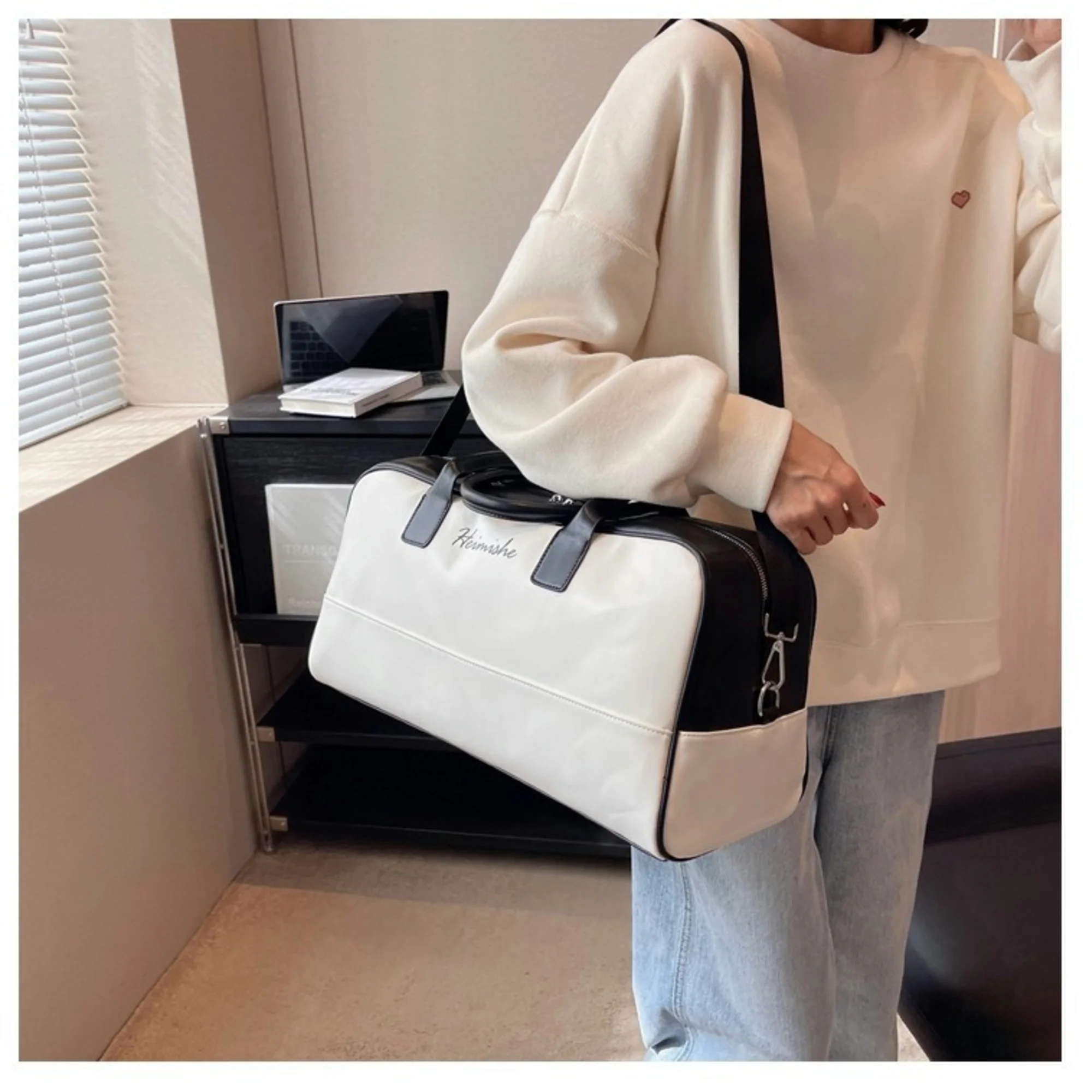 Multi Functional Travel Bag, Sports and Fitness Backpack Handbag Large Capacity Waterproof Suitable for Business sports Travel