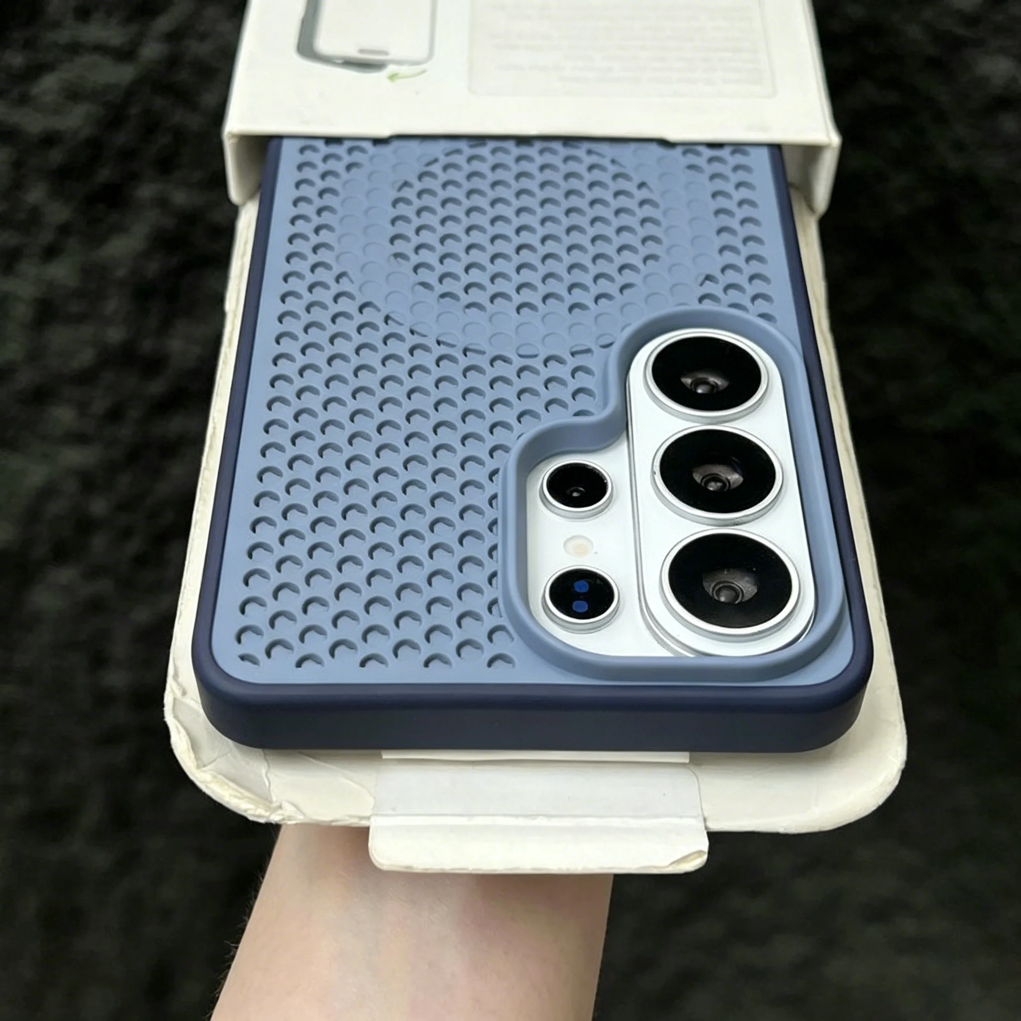 Sleek Matte Shockproof Magnetic Heat Dissipation Case with Frosted Finish