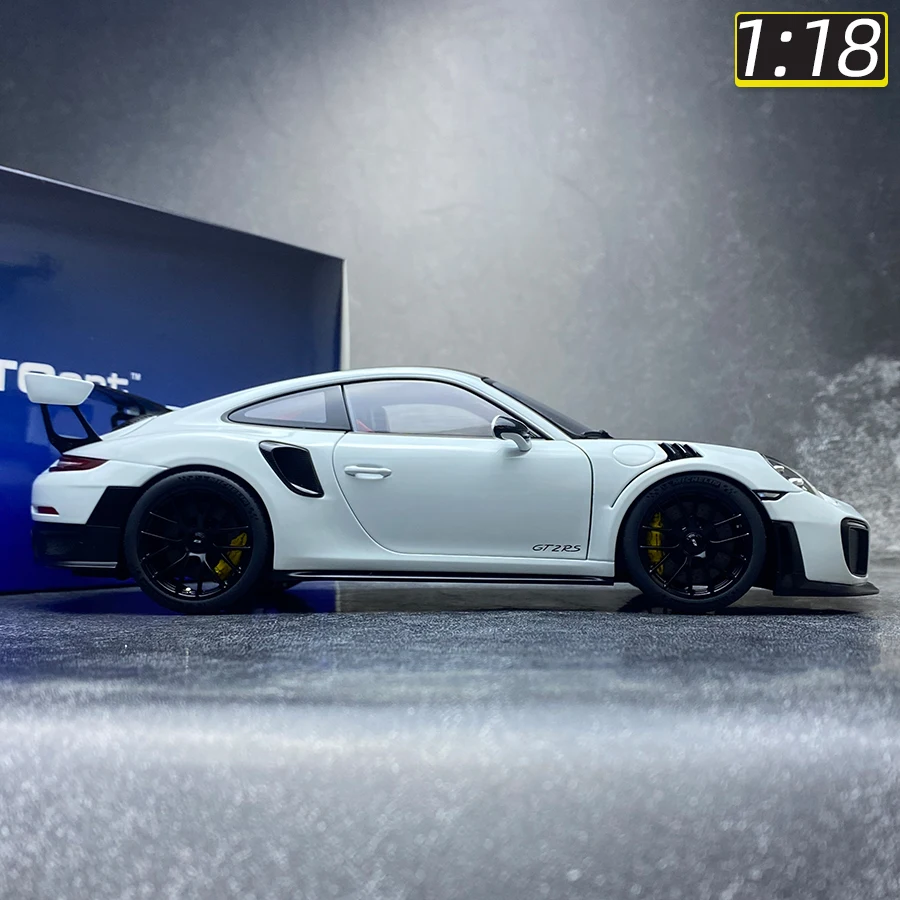 AUTOART 1/18 scale Porsche 911 (991.2) GT2 RS Car model ABS static