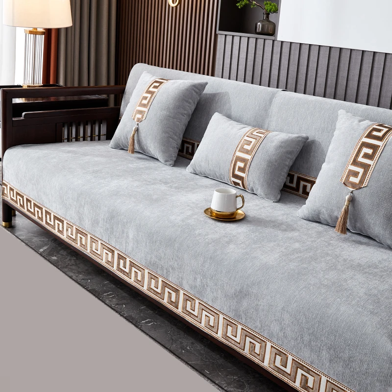 Sofa mats are universal all year round, pet friendly, slip resistant, scratch resistant, and dirt resistant. They are machine wa 6