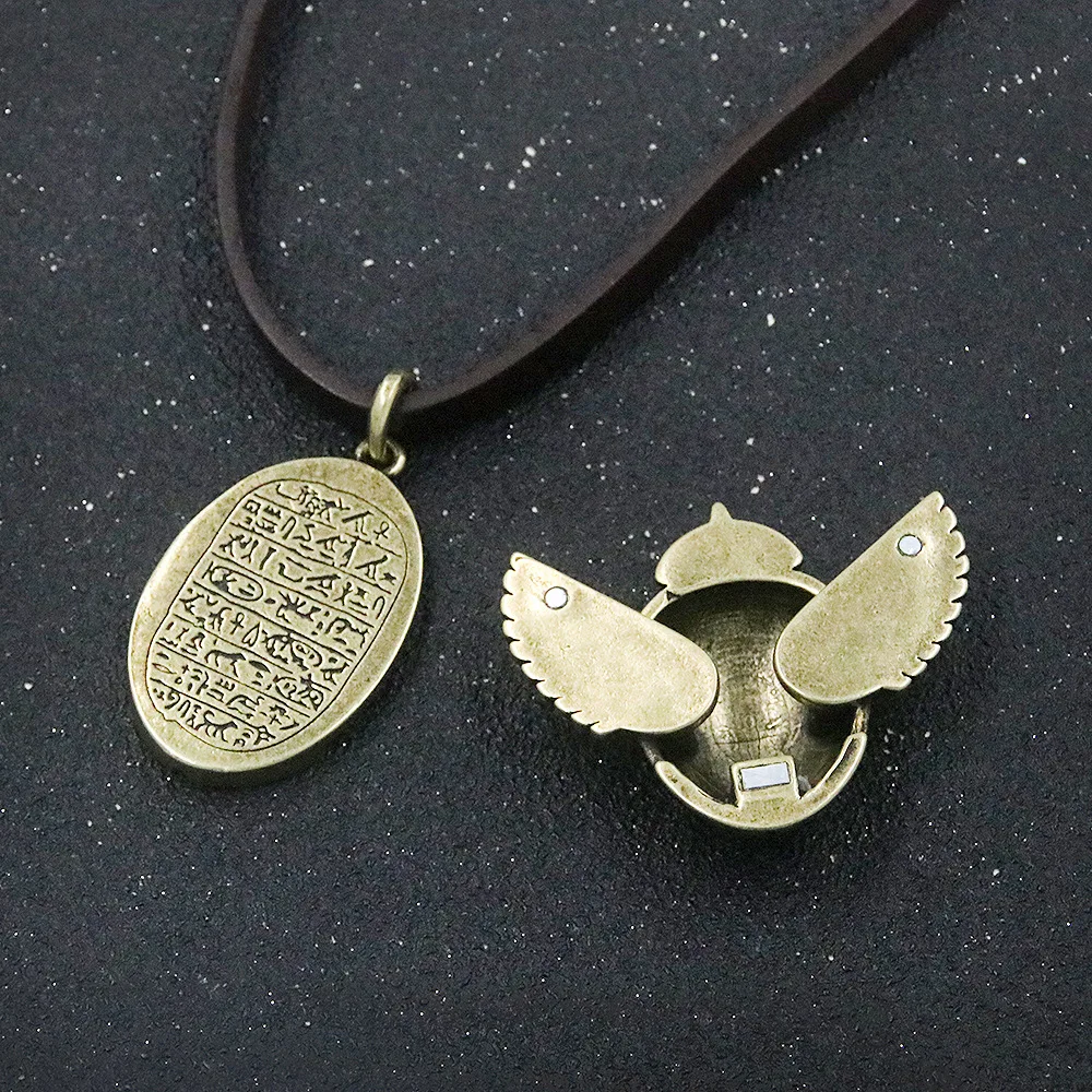Hot Sale Moon Knight The Scarab Pendant Necklace Marc Spector Compass Movable Wings Ancient Egypt Amulet Necklaces for Fans Cosp 2
