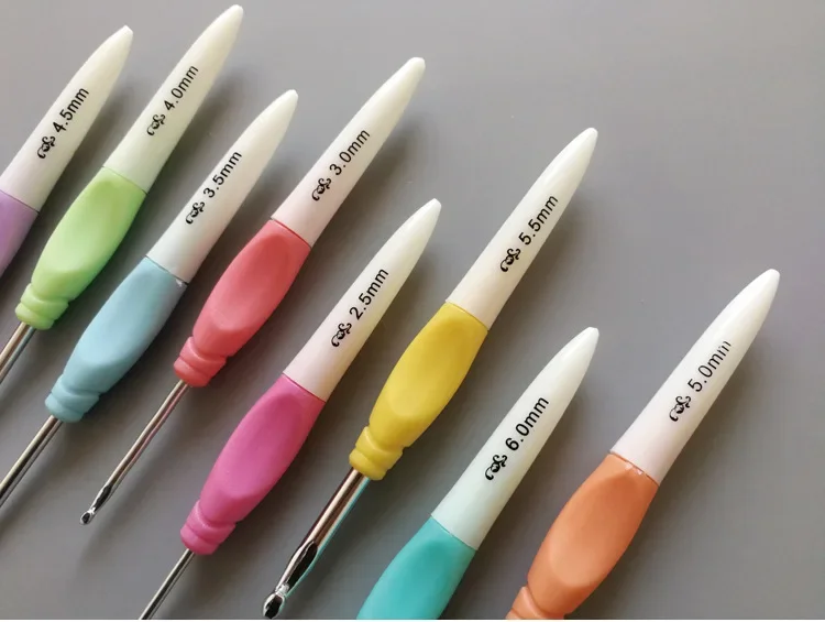 Description Picture 4 of itemCrochet Hook Mix Size Crochets Soft Handle DIY Knitting Needles Sets Sewing Tool Accessories