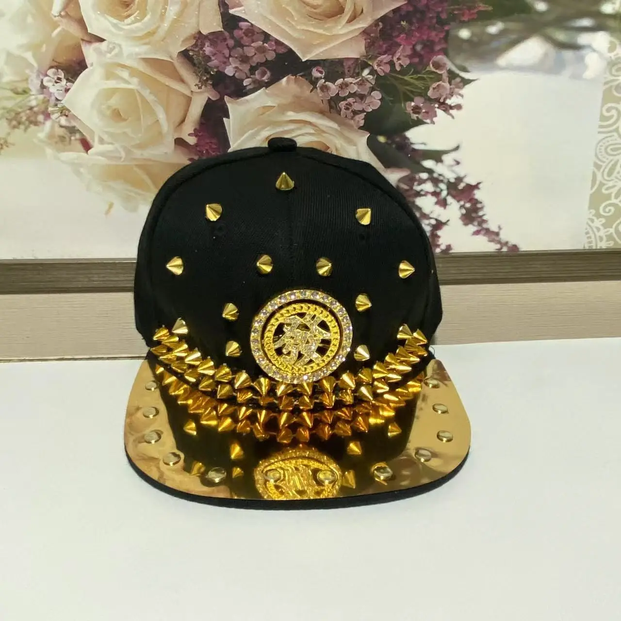 Neue handgefertigte coole Kappe mit Knöpfen und Nieten für Männer und Frauen im Streetdance-Stil. – Detail 15