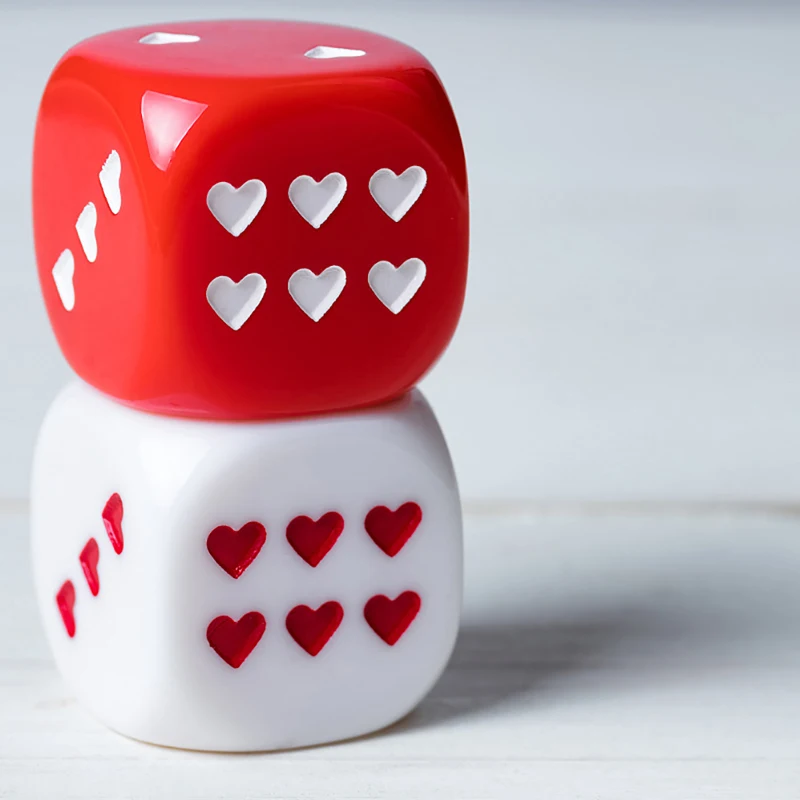 

2pcs Acrylic 6 Sided Round Corner Heart-shaped Dice For Bar Party Family Games