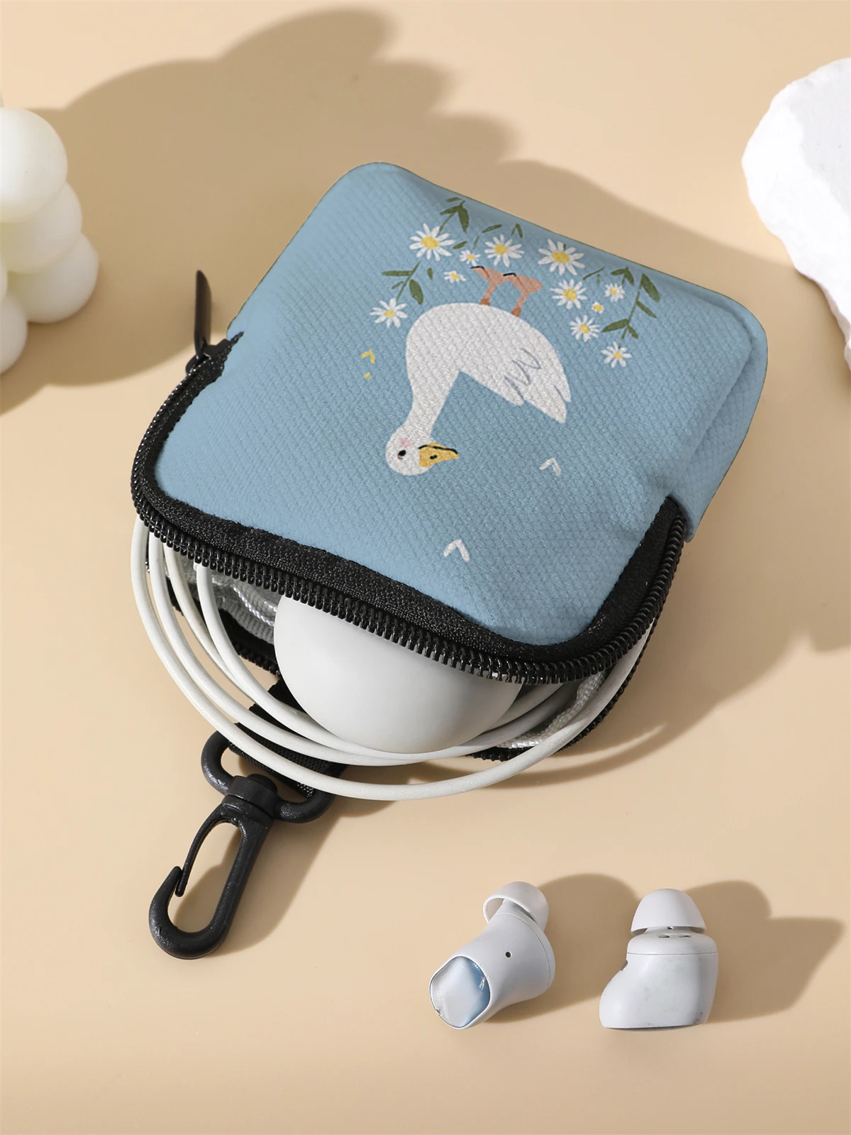 Large capacity coin wallets with duck patterns, digital printed wallets, and storage bags are ideal choices for gift giving