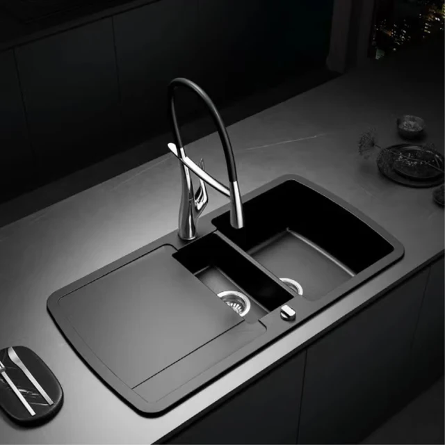 ก๊อกน้ําห้องครัวทองเหลืองสีดําหรูหราทันสมัยการออกแบบดูดแม่เหล็กแบบดึงออกด้ามเดียวน้ําร้อนและน้ําเย็น 2 ฟังก์ชั่นอ่างล้างจานผสม 5