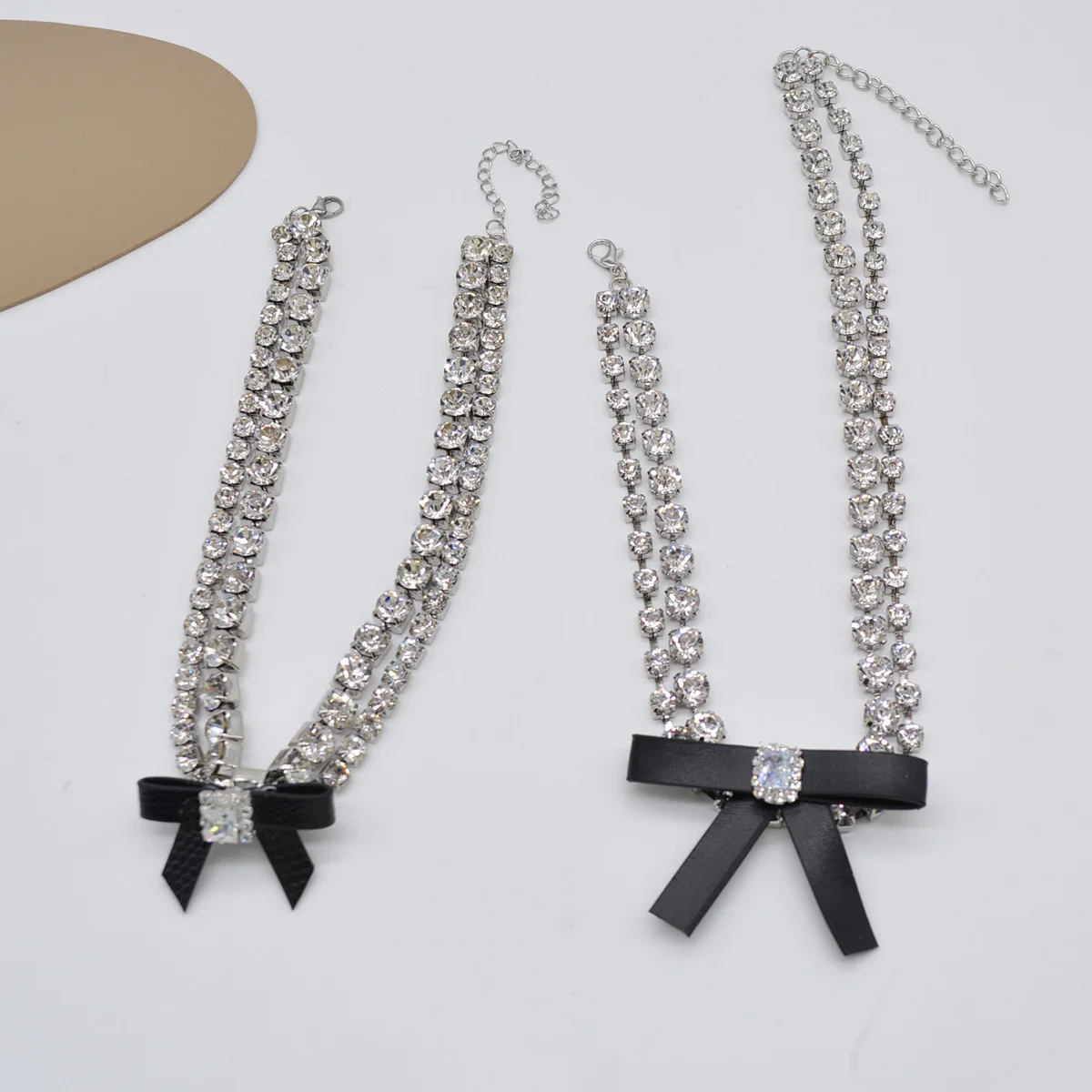 

Double layered diamond bow necklace New 2023 necklace