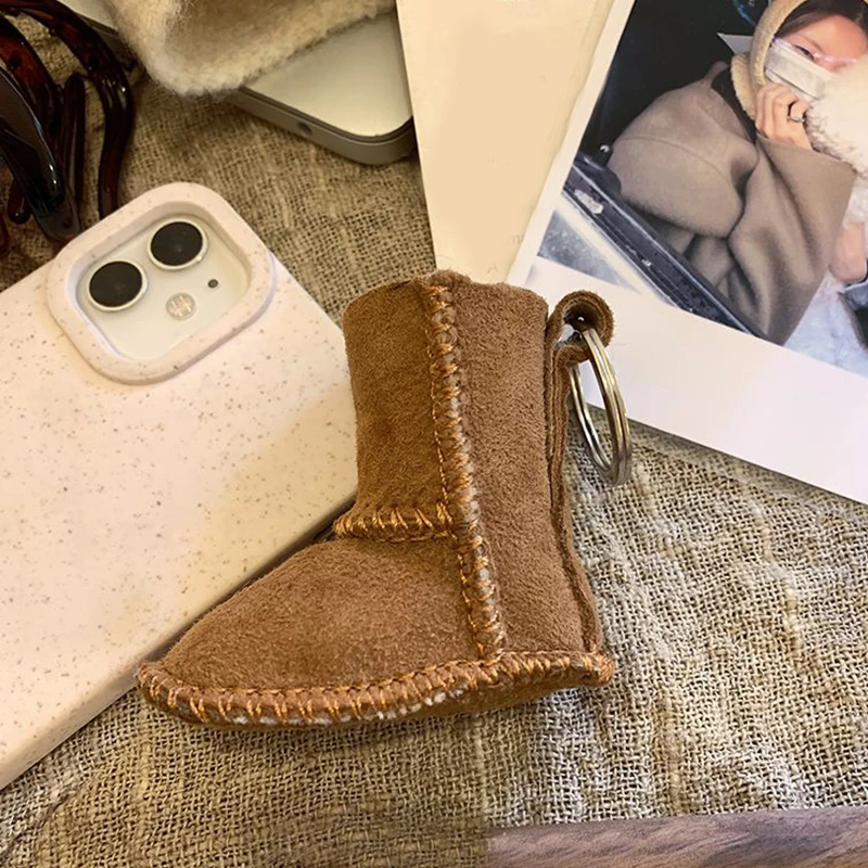 Niedlicher Schlüsselanhänger Tasche Ultraminiugg Charm Schlüsselanhänger Rucksack Zubehör Puppenstiefel Handy Dekor Winter Geschenk Luxus Mode Neujahrsgeschenk – Detail 11