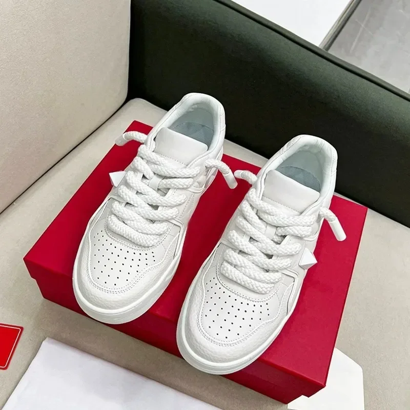 Luxury and trendy small white shoes men's latest thick sole increased breathability casual board shoes lightweight sports shoes 2