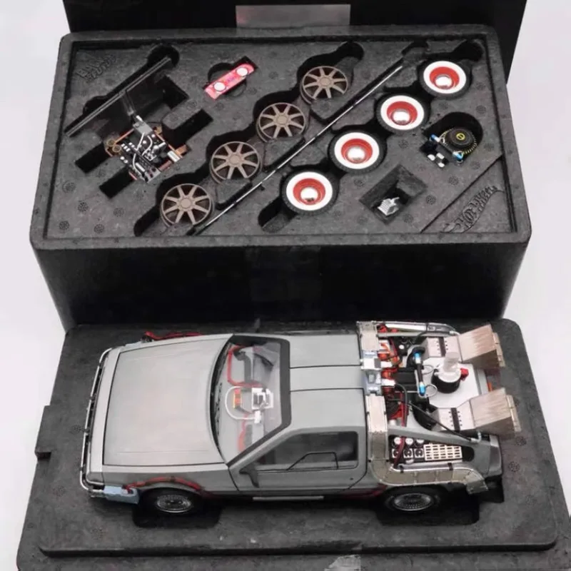 

Hot 1/18 Scale DMC Back To The Future Sound and Light Alloy Car Model Collectible Toy Gift Souvenir Display Ornament
