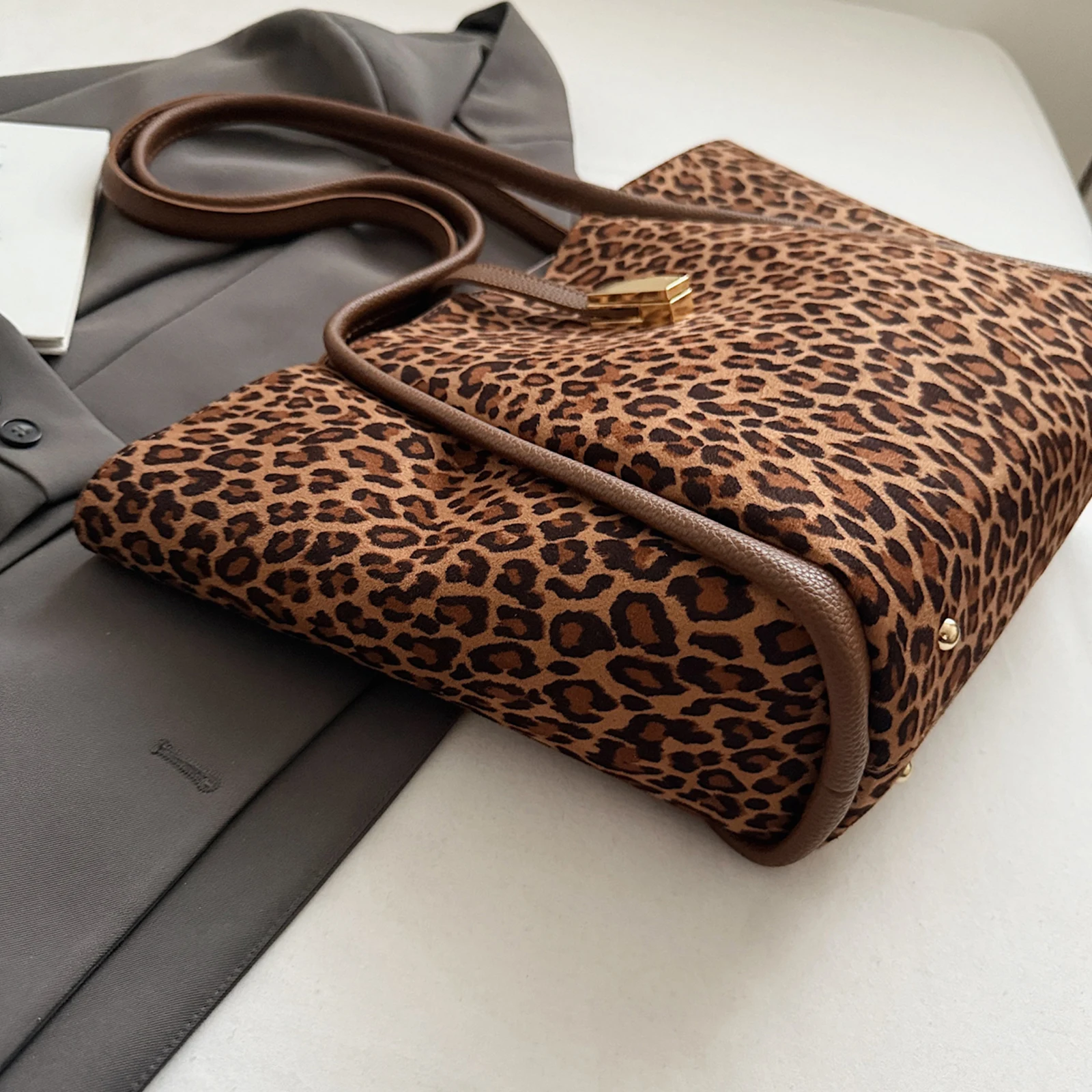 PU Underarm Bags Large Magnetic Closure Underarm Packs Leopard Print Outdoor Travel Bag for Women Work Office Travel Shopping