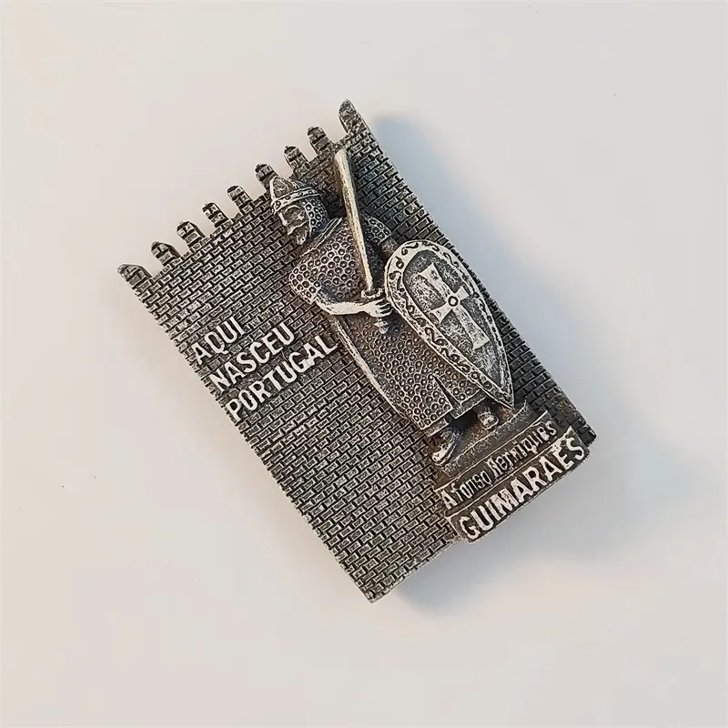 S2633c9561ac0499f89ab9251f2a8b671i Ímã de Geladeira 3D Guimarães Portugal — Lembrança Turística Pintada à Mão