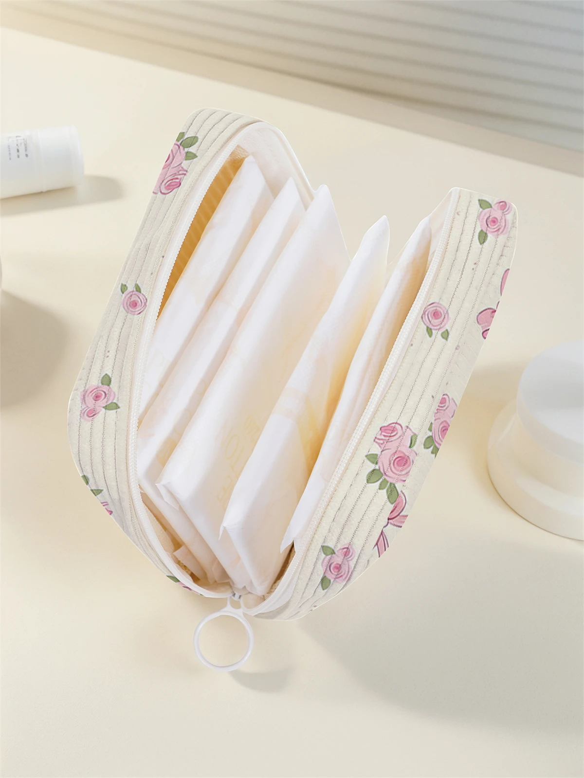 Floral pattern printed sanitary napkin storage bag, women's lightweight tissue bag, sanitary tissue bag