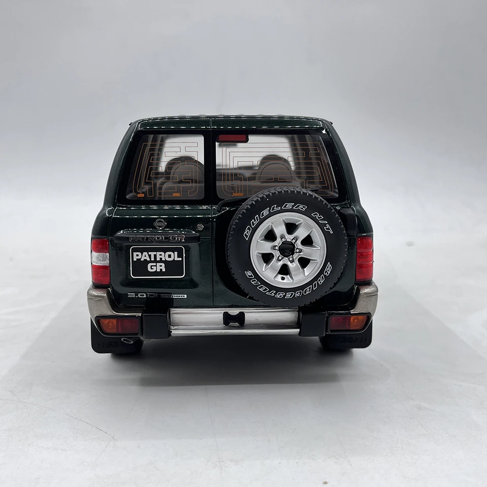 Nissan Patrol Gr Y61 1998 SUV 1:18 Scale Simulation Resin Model