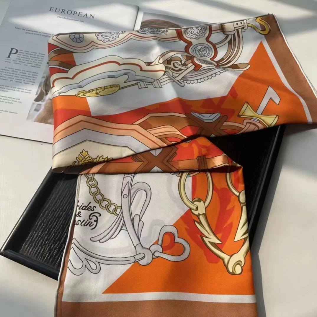 Рисунок 3 - Женский шёлковый квадратный шарф