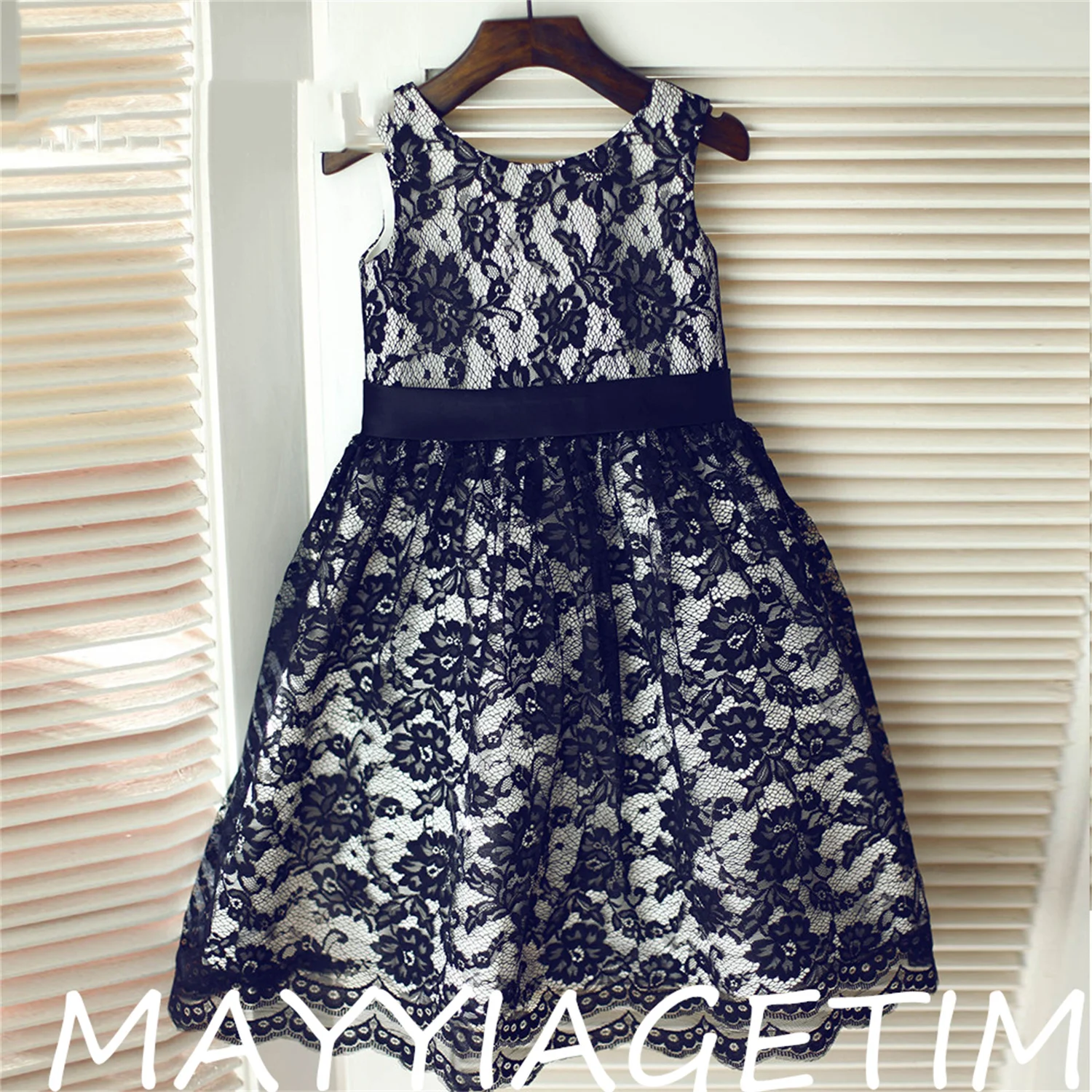 

Black Floral Pattern Lace Flower Girls Dress A line Little Baby Wedding Party Dress Tank Satin Belt Child Kids Gown