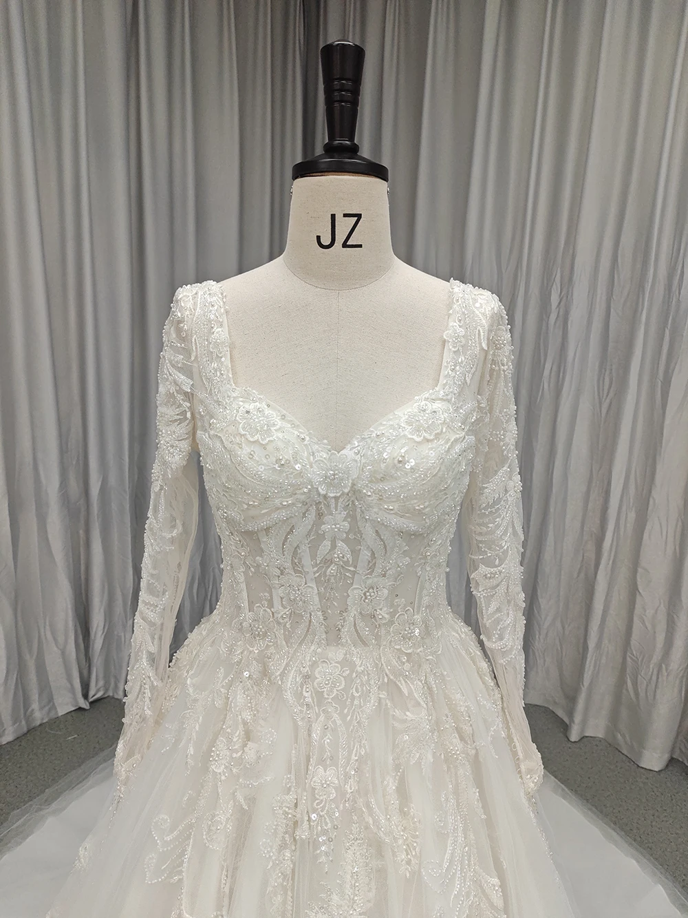 SL-9387 Customized Suli Romantic V-NECK Bride Wedding Dress 2025 Lace Appliques Beading Bohemian Lace-up Bridal Gown
