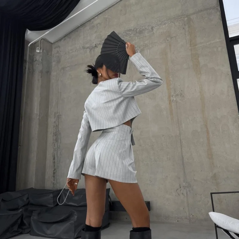 Designer Women's Striped Set Casual Oversized Blazer Two Pieces Set For Women Pullover Long Sleeve Shirt Tops And Shorts