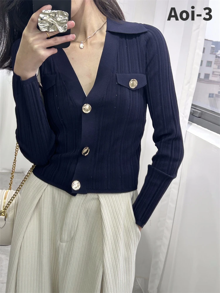 

French Elegant Knitted Cardigan Women 2023 Spring Autumn New V-Neck Slim-Fit V-Neck Long-Sleeved Top Fashion Metal Buttons Coats