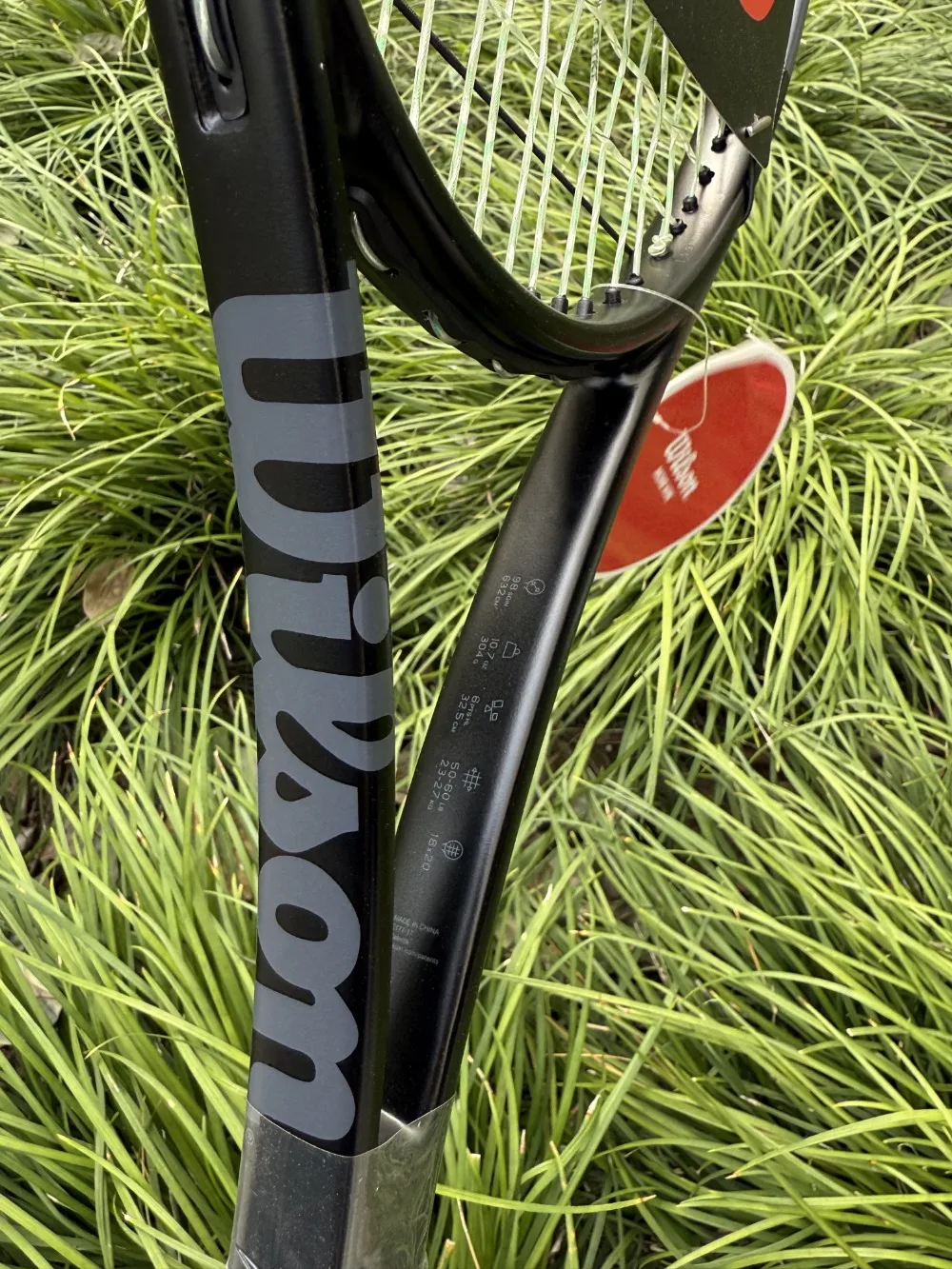 Wilson Blade 98 18x20 V6 All carbon Countervail Tennis Racquet suit both intermediate and professional players