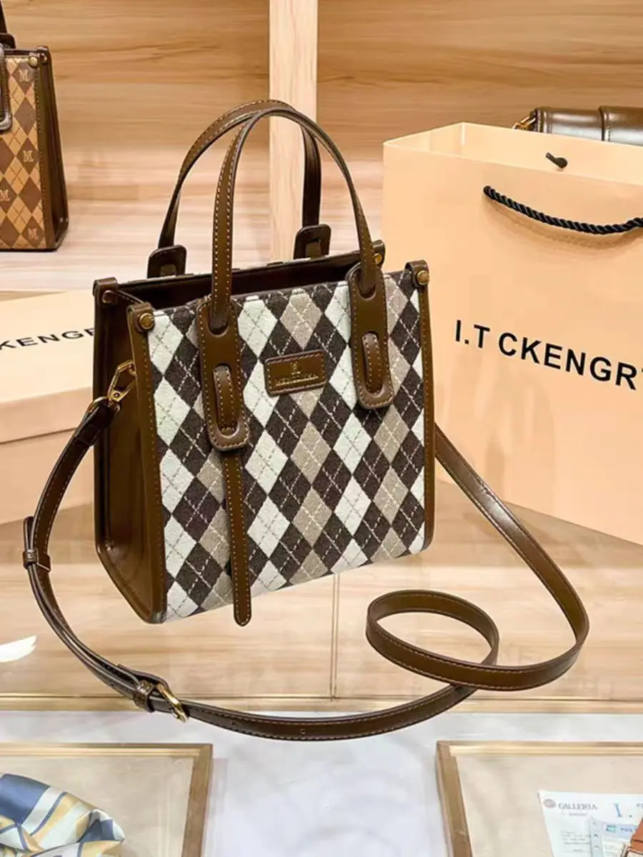 

Hong Kong authentic 2024 fashion new small Tote women's bag senior hand bill of lading shoulder crossbody bag