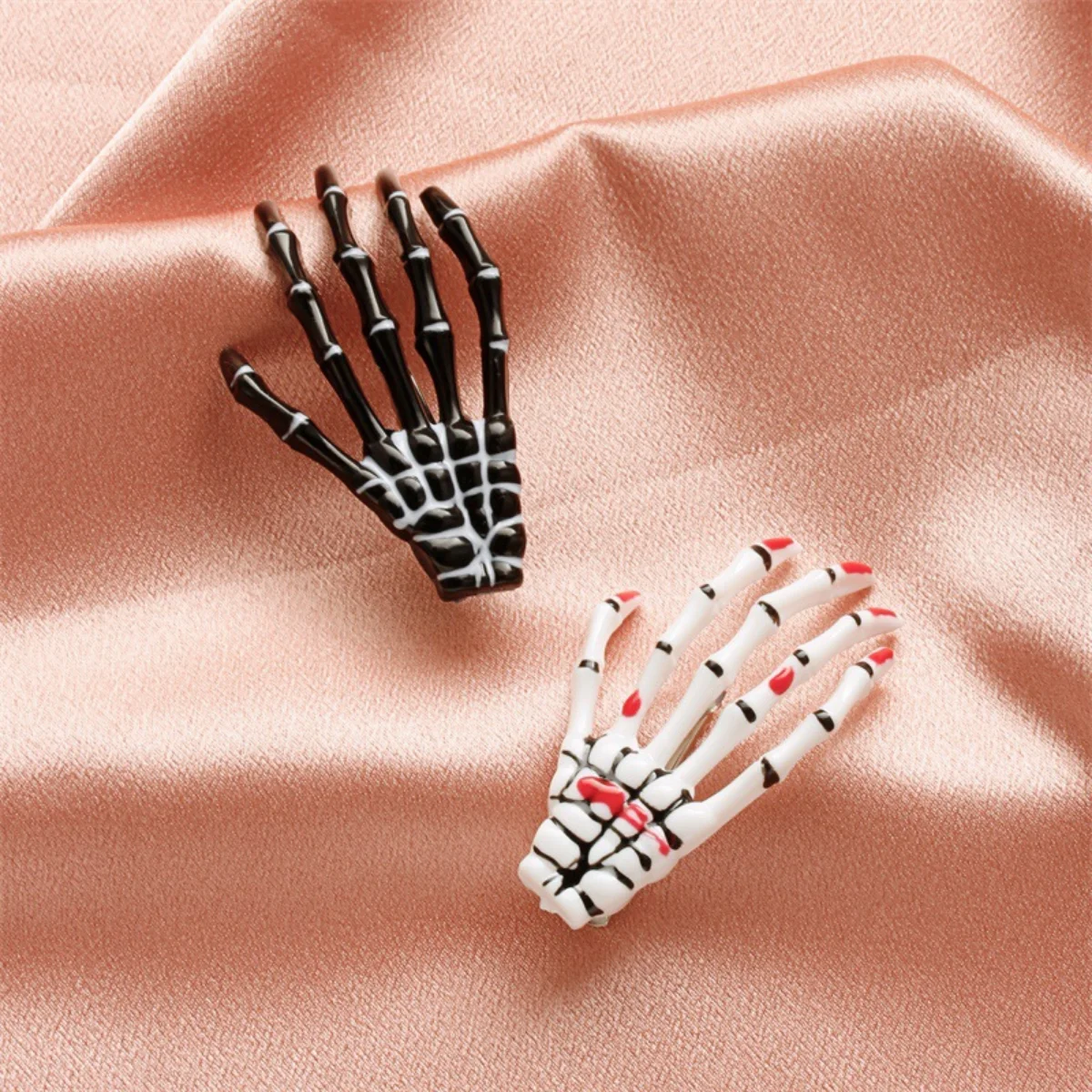 Japan Harajuku Edge Clip Hair Gothic Skeleton Hand Bone Hair with Blood Skeleton Hand Grab Hair Clip Single Exquisite graceful