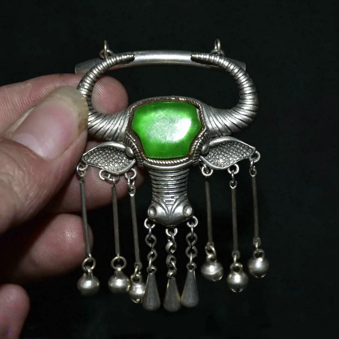 

3.2" Old China Silver Inlay Green Jade Dynasty Palace Bull Oxen Head Pendants