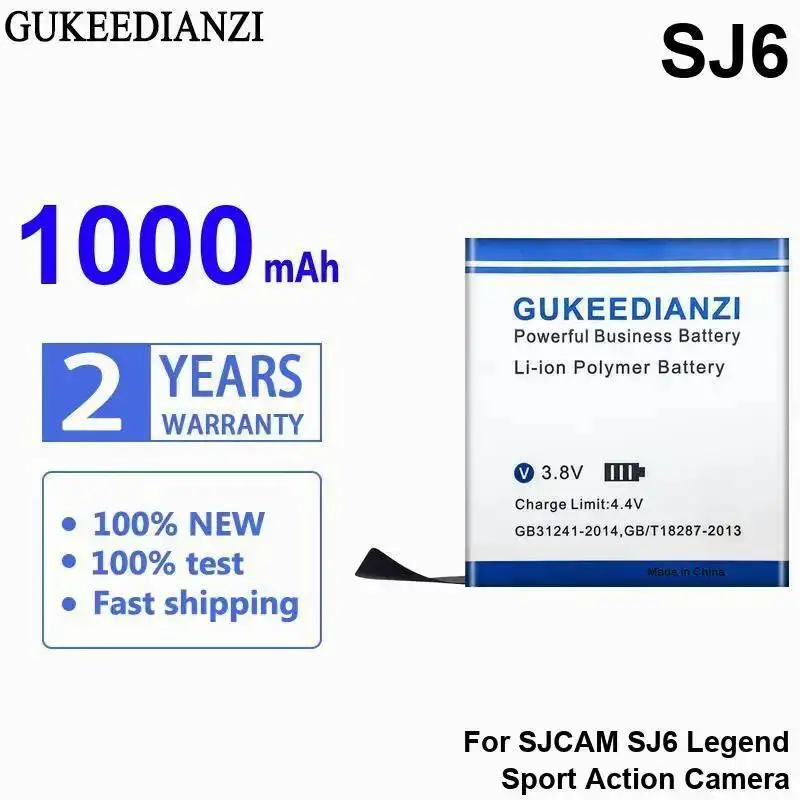 Deux batteries de rechange haute capacité pour SJCAM côte à côte, avec chargeur USB en arrière-plan.