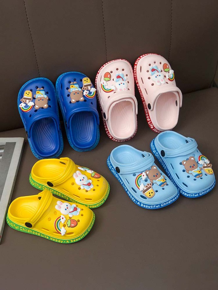 Cute and casual kids EVA slippers，comfortable kids beach shoes,suitable for indoor and outdoor wear all year round summer shoes