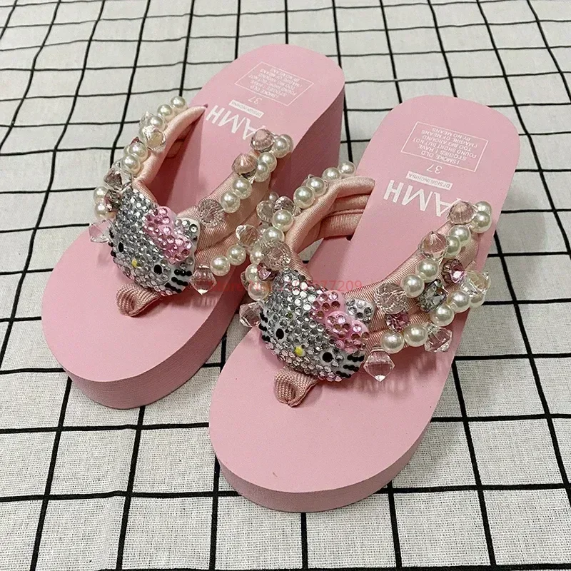 thumbnail image 1 of Sanrio Y2k Hello Kitty - Sandalias tipo chanclas suaves para playa, zapatos tipo chanclas para mujer, lindas zapatillas casuales de plataforma alta, zapatillas de verano para mujer, 1 of 5