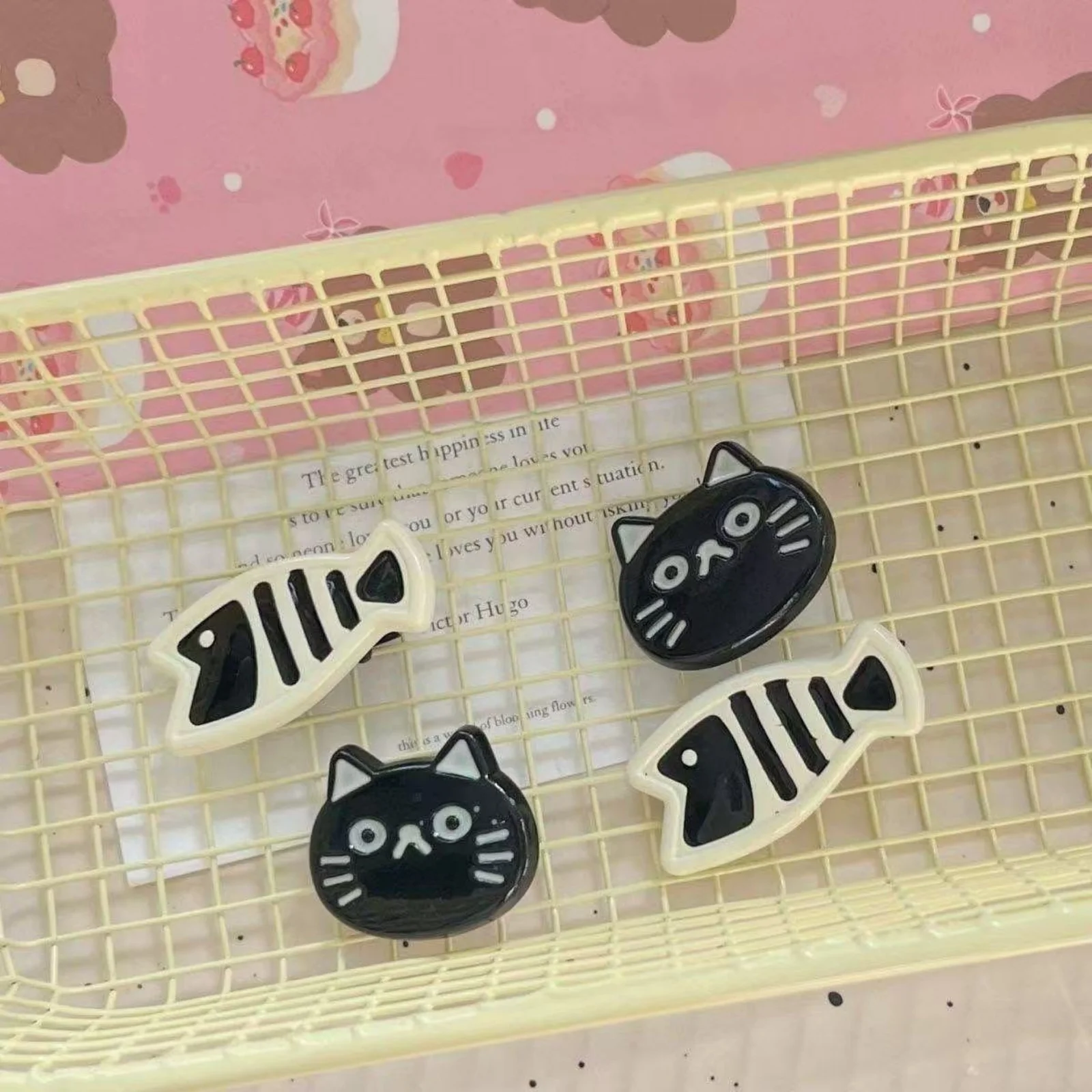 2PCS Cute Black Cat & Fish Hair Clips, Cartoon-Style Duckbill Clamps, Sweet Hair Accessories for Girls, Perfect for Bangs&Daily