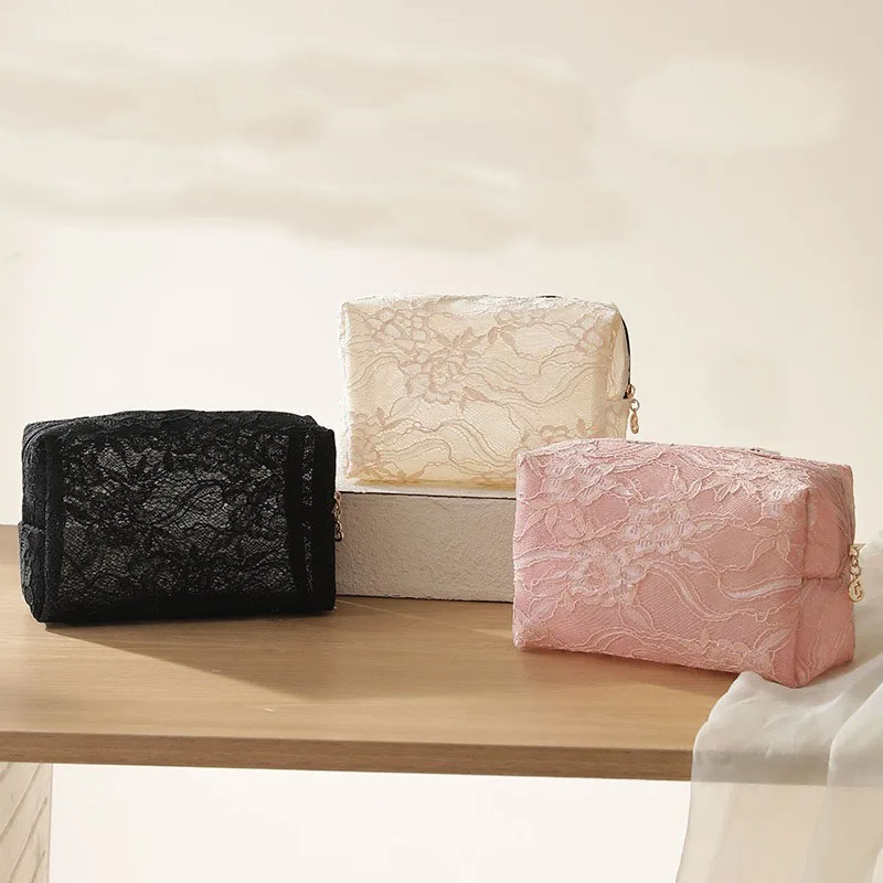 Necessaire de maquilhagem em renda e rede para viagem_voghion.com