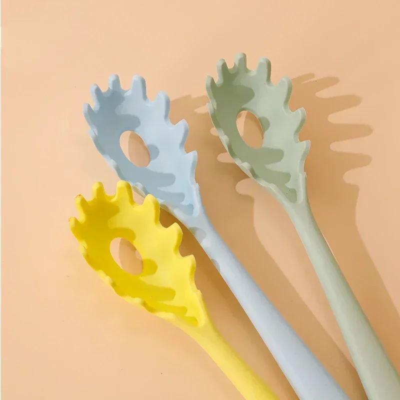 Kitchen Utensils Silicone Noodle Scoop Spaghetti Grab Spoon Pasta Fork Noodle Serving Strainer Slot Kitchen Claw Spoon Kitchen Gadget