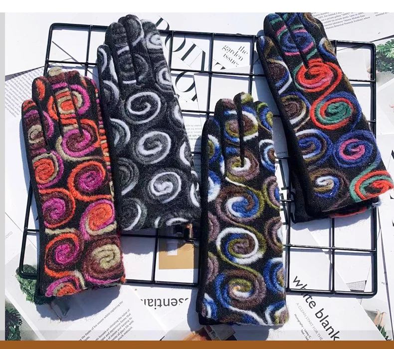 New Creative Colours Woolen Thread Pattern Gloves Students Touch Screen Women Winter Cycling Thicken Full Finger Warm Mittens