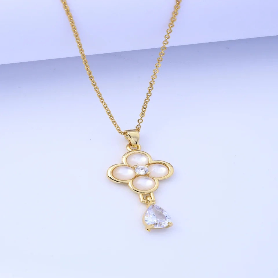 Feminine Titanium Steel Clover Pendant Necklace