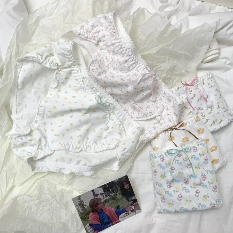 

The new floral series of cartoon girls underwear Fanny pack hips comfortable cotton briefs mid-waist ladies hot sale