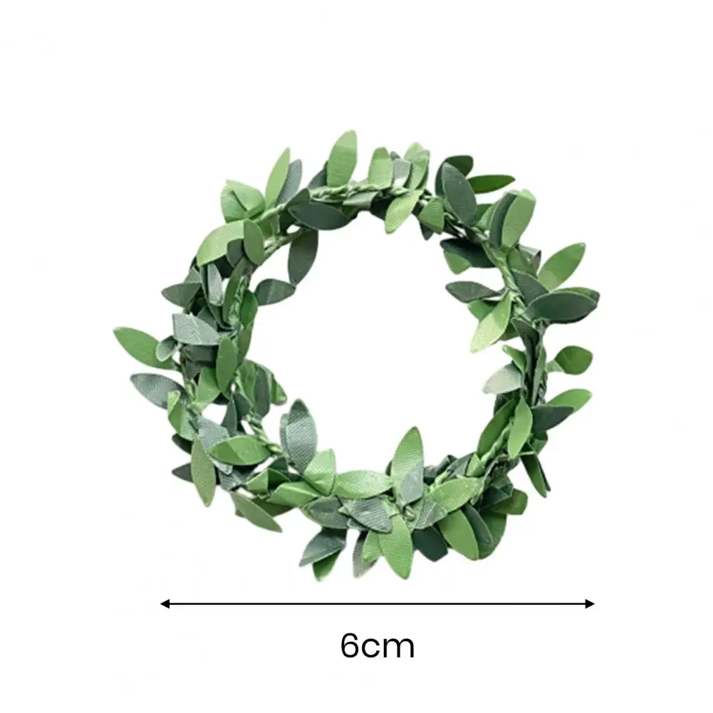 

Искусственный венок, подвесной кулон, реалистичный мини-венок с не выцветающими зелеными листьями, Настенная подвесная гирлянда для искусственных украшений в комплекте