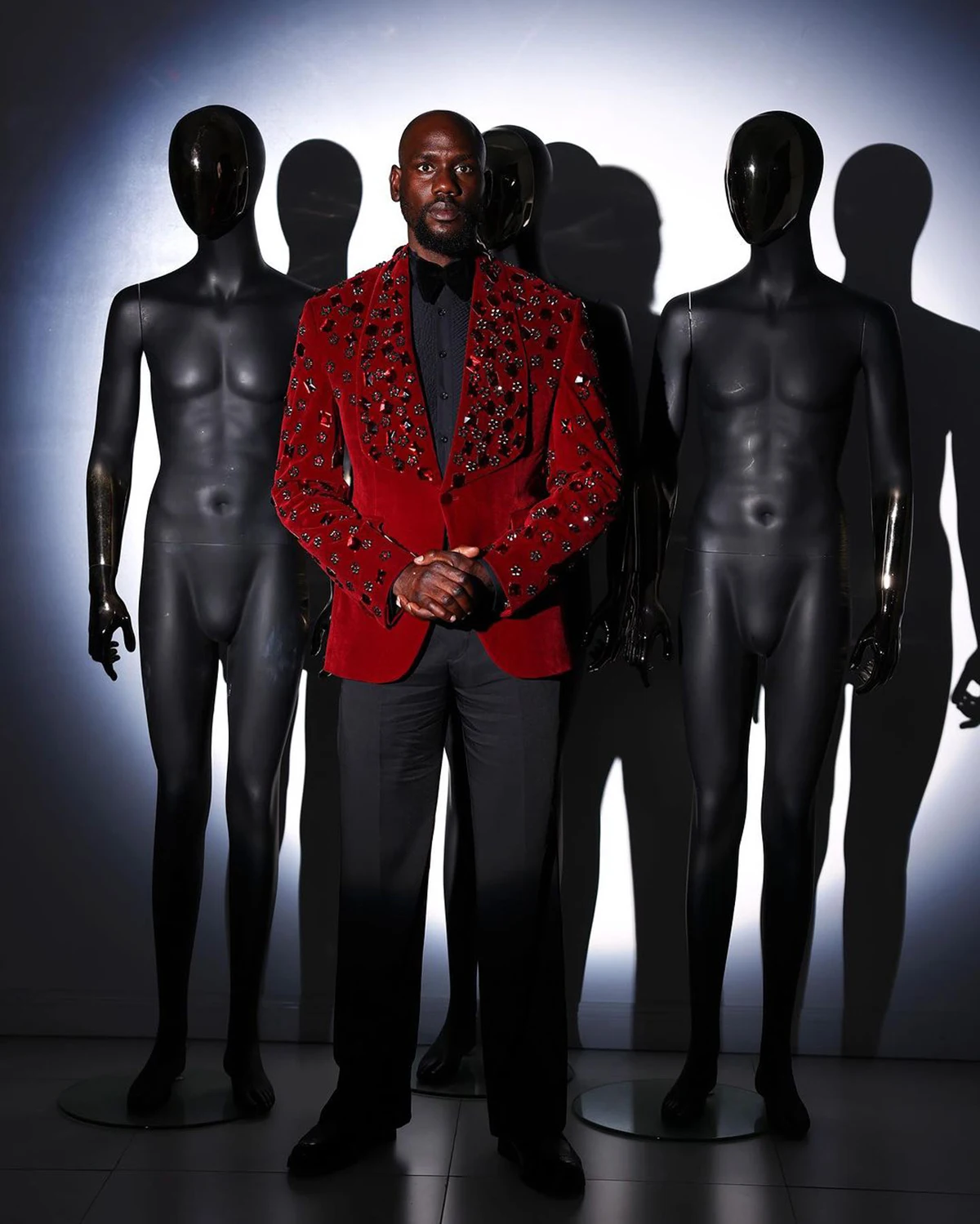 Velvet Red Mens Tuxedos Crystal Beads Jacket Pants Set Wedding Groom Shawl Lapel Business Blazer With Black Pants