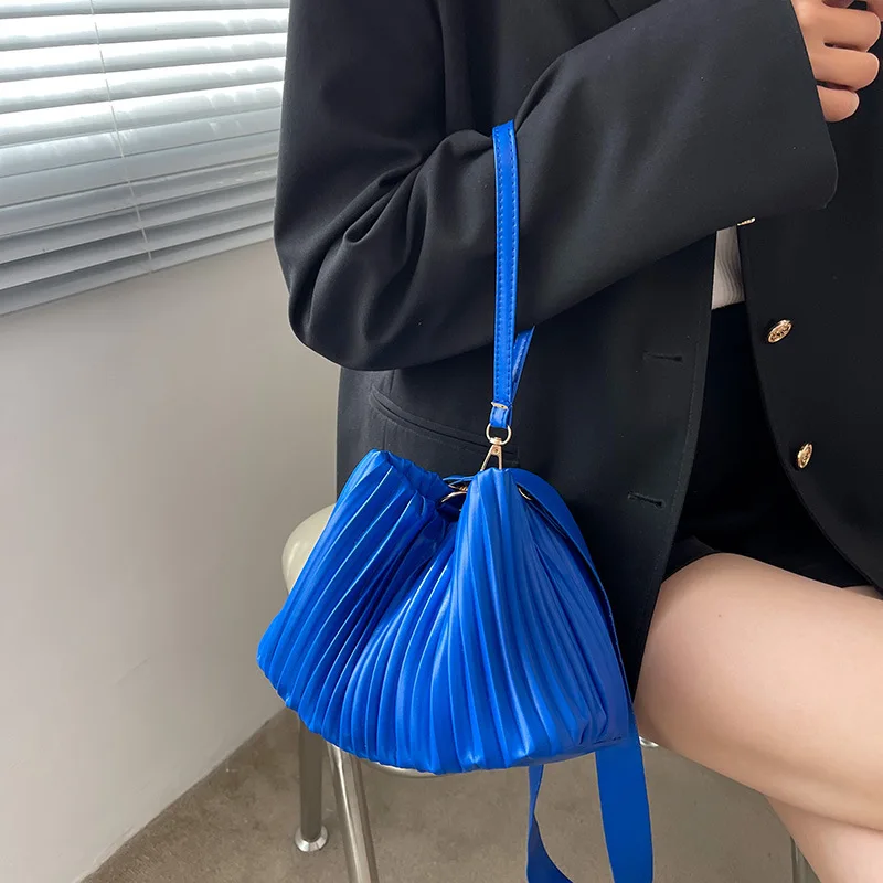 Summer Ladies Beige Handbags Retro Casual Fashion Pleated Bucket Handbag For Women Soft Pu Chain Shoulder Crossbody Bag bolsos