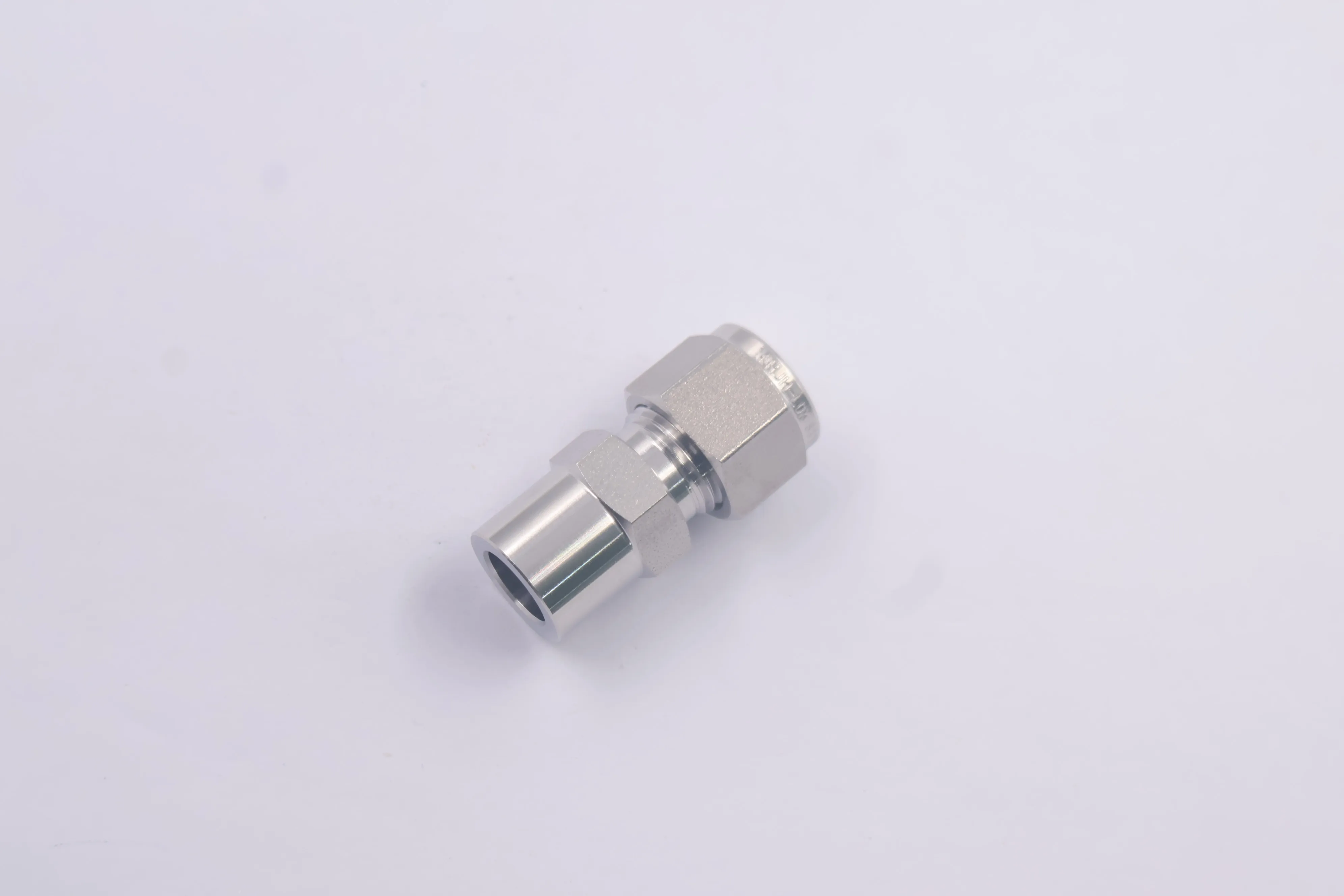 SS-600-6-6W, Tube Fitting, Tube Socket Weld Union, 3/8 in. OD, Can Combination with Swagelok