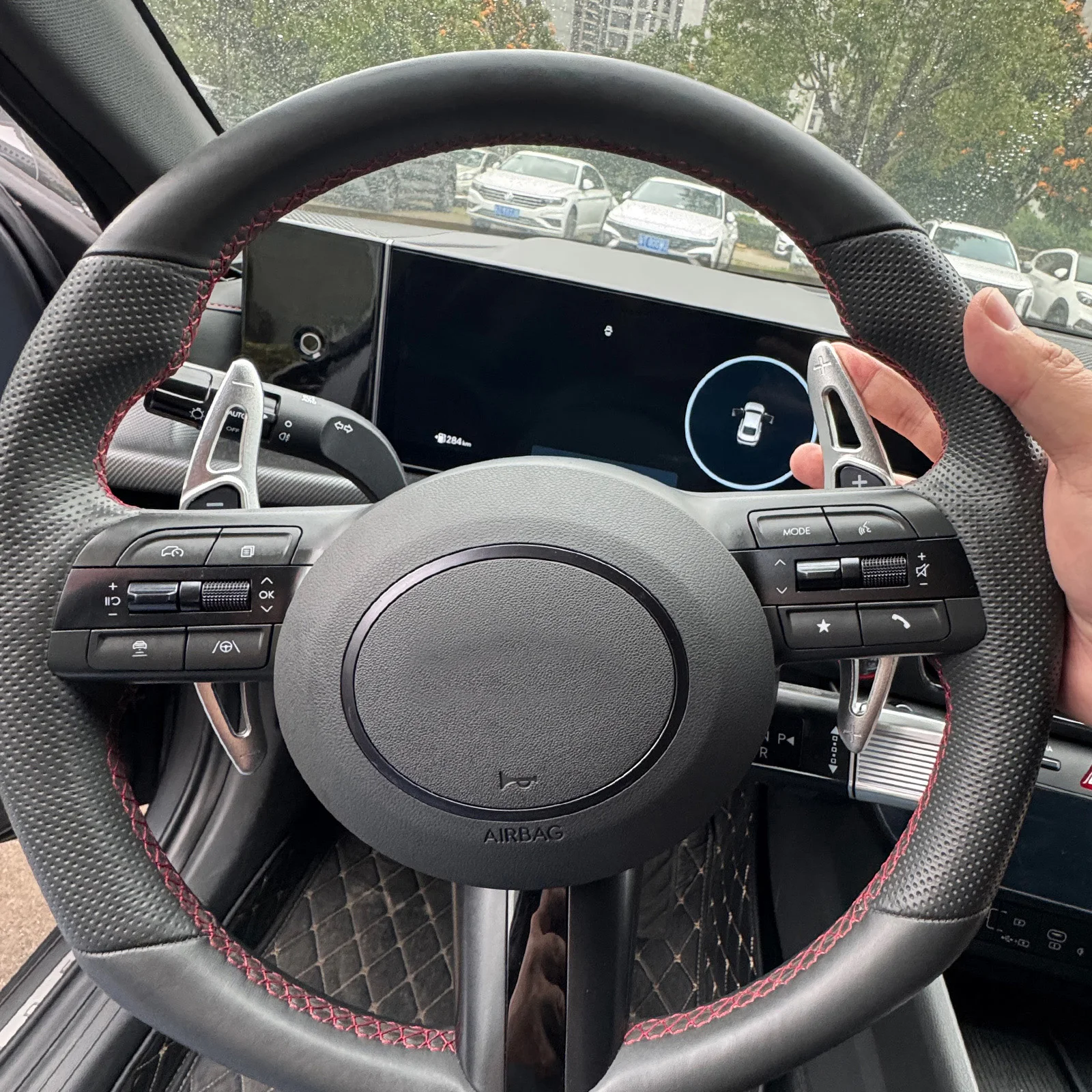 Copertura dell'interruttore della finestra della presa d'aria del cambio della console centrale del cruscotto interno rosso LHD per accessori esterni Hyundai i30 N  34