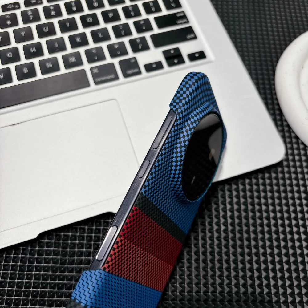 Frameless Carbon Fiber Kevlar Magnetic Phone Case with Stripe Texture