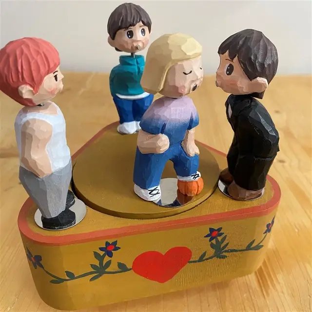 Zene Doboz Kézzel Készített Fa Faragás Rotary Fiú Lány Csók Vintage Stílusú Zenei Születésnapi Ajándékhoz Otthoni Dekoráció Véletlenszerű - Image 3