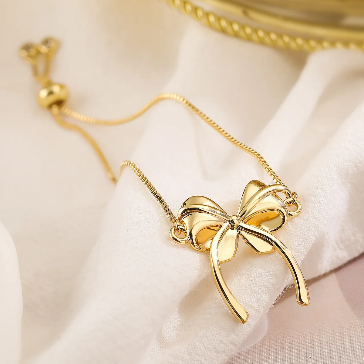 Exquisite Shiny CZ Zircon Bowknot Bracelets for Women Girls Stainless Steel Hypoallergenic Adjustable Bow Knot Hand Jewelry Gift